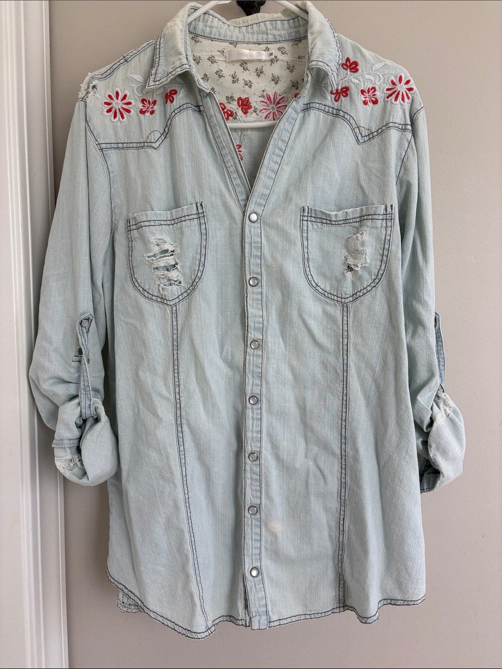 Millau Distressed Denim V Neck Pearl Snap Women's Shirt Floral Detail Sz Medium
